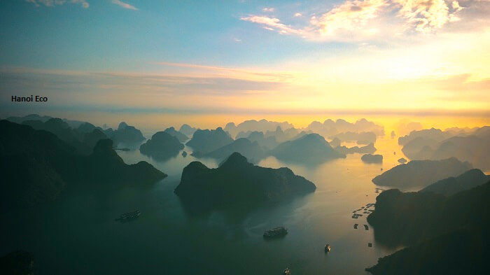 Sunrise in Lan Ha bay